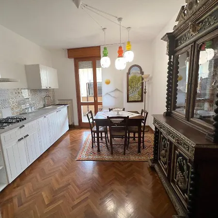 La Maison - *