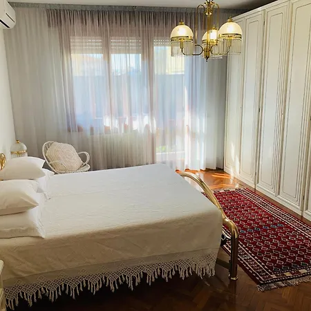 La Maison -